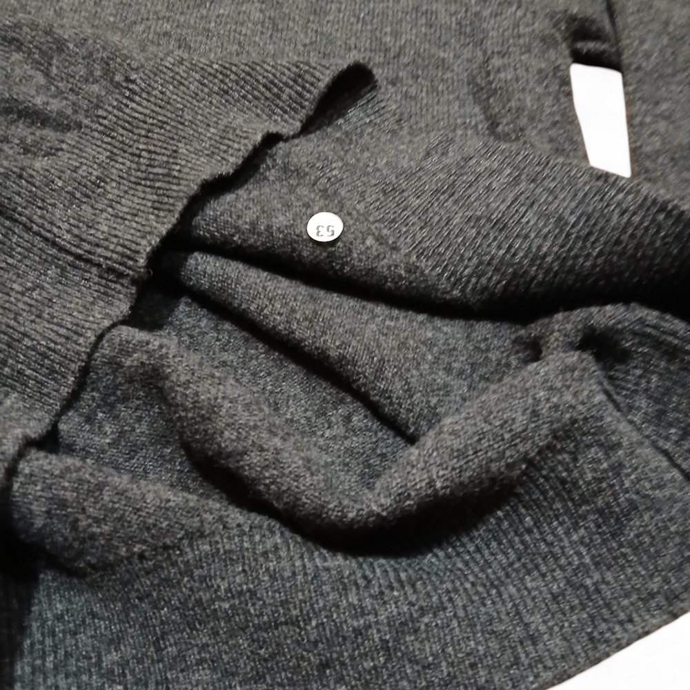 New! Pringle Of Scotland 100% Wool Charcoal V-Neck Sweater - Picture 4 of 8